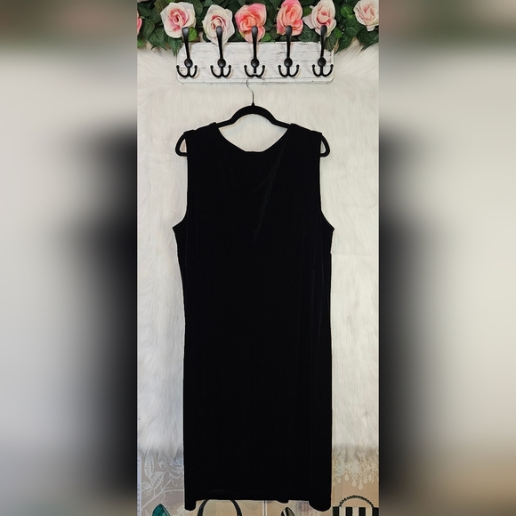 Helene Blake Classic Plus Black Velour Sleeveless Midi Dress - Picture 3 of 6